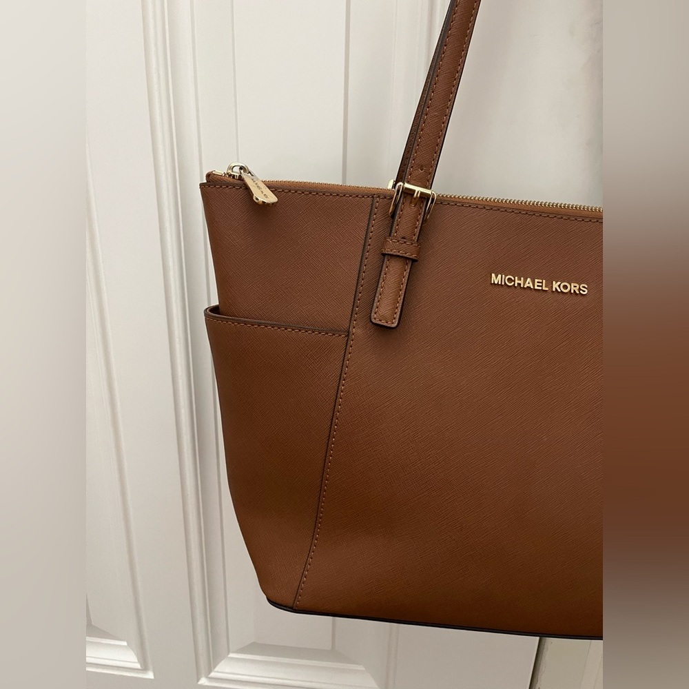 Michael Kors Brown Leather Shoulder Bag Like New - Picture 6 of 13